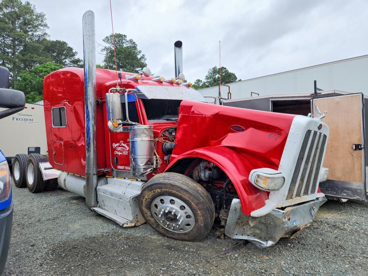 Salvage Peterbilt 389 Image