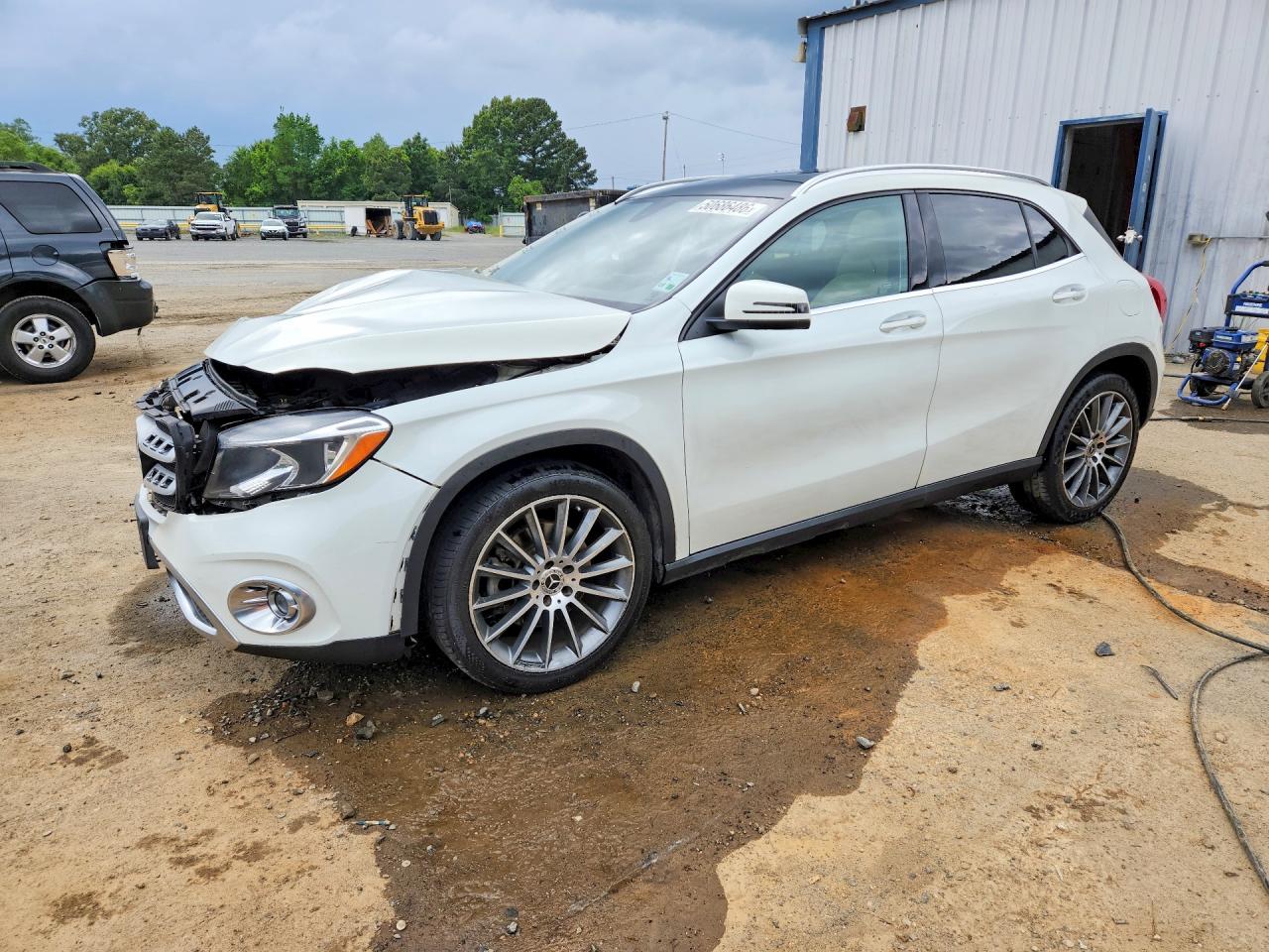 Salvage Mercedes-Benz GLA Image