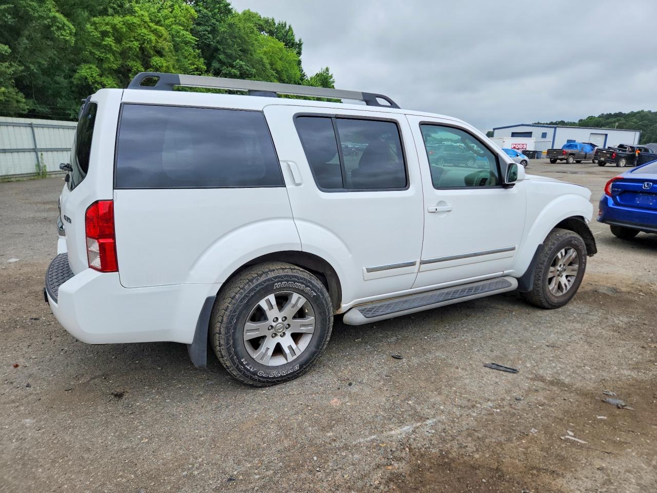 Nissan Pathfinder S