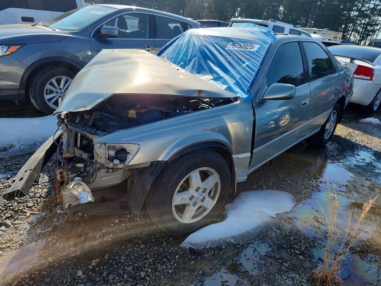 Salvage Toyota Camry Image