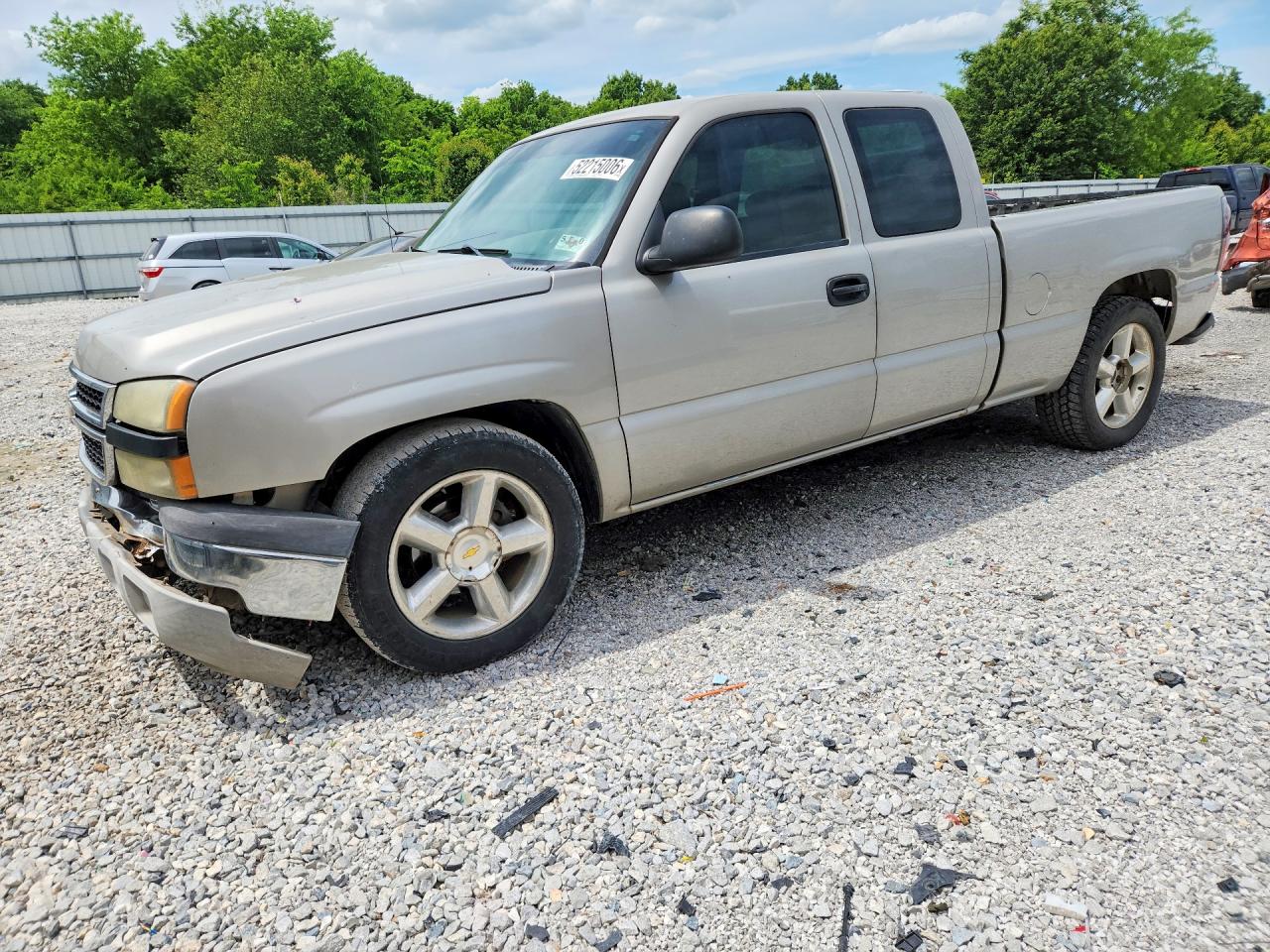 Salvage Chevrolet Silverado Image