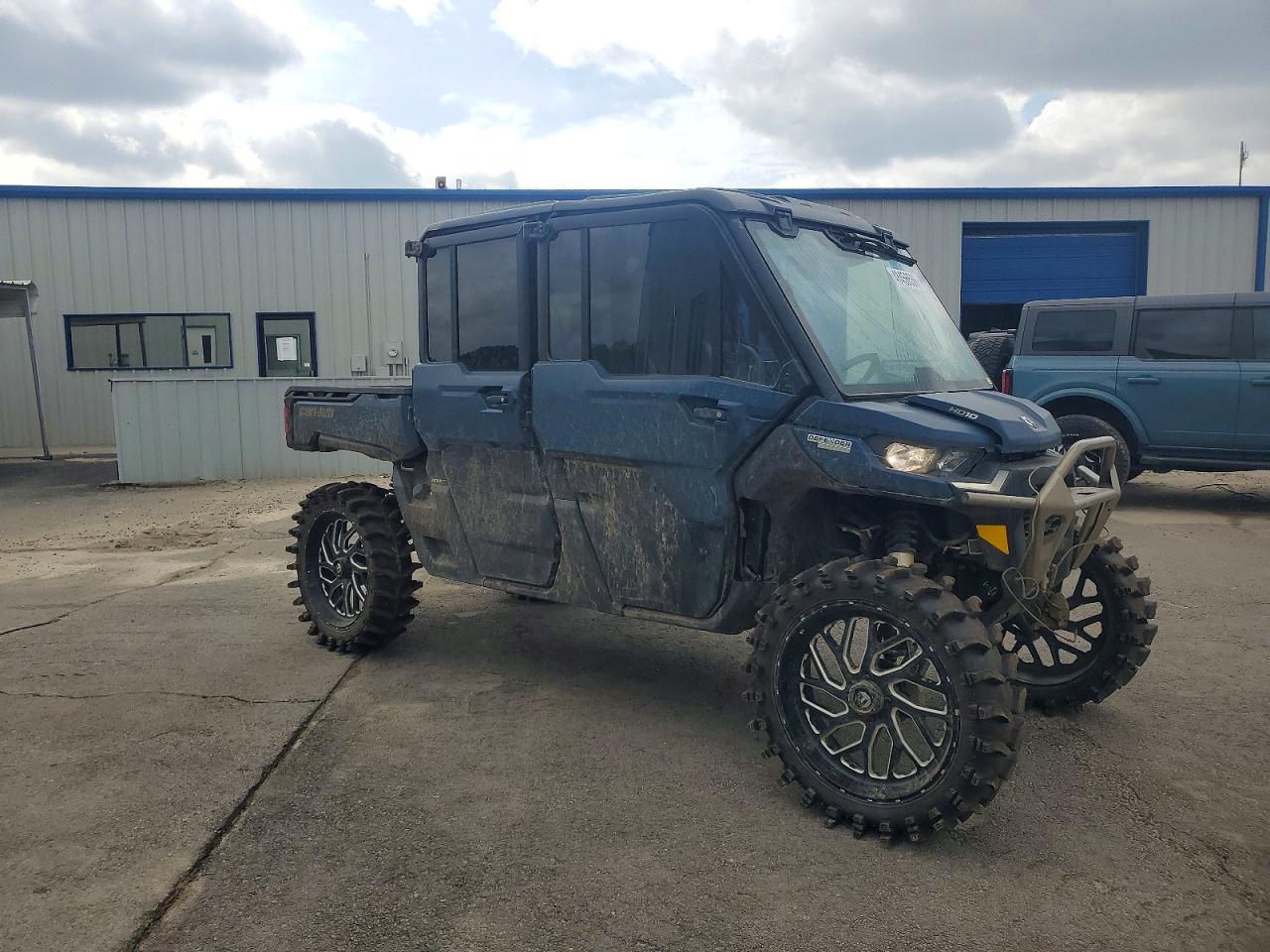 Salvage Can-Am Defender Image