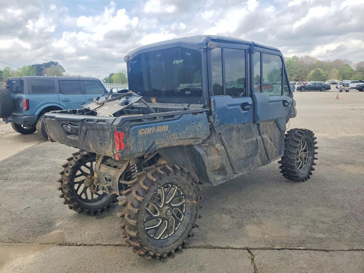 Can-Am Defender
