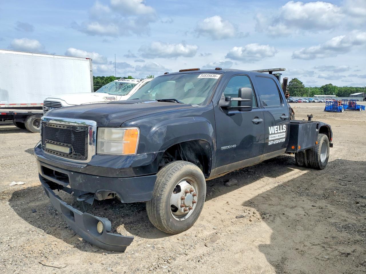 Salvage GMC Sierra Image
