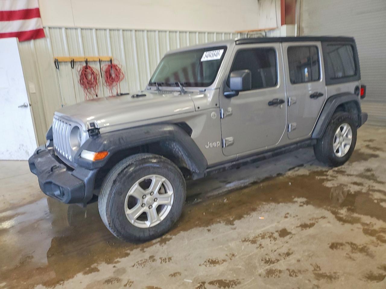 Salvage Jeep Wrangler Image