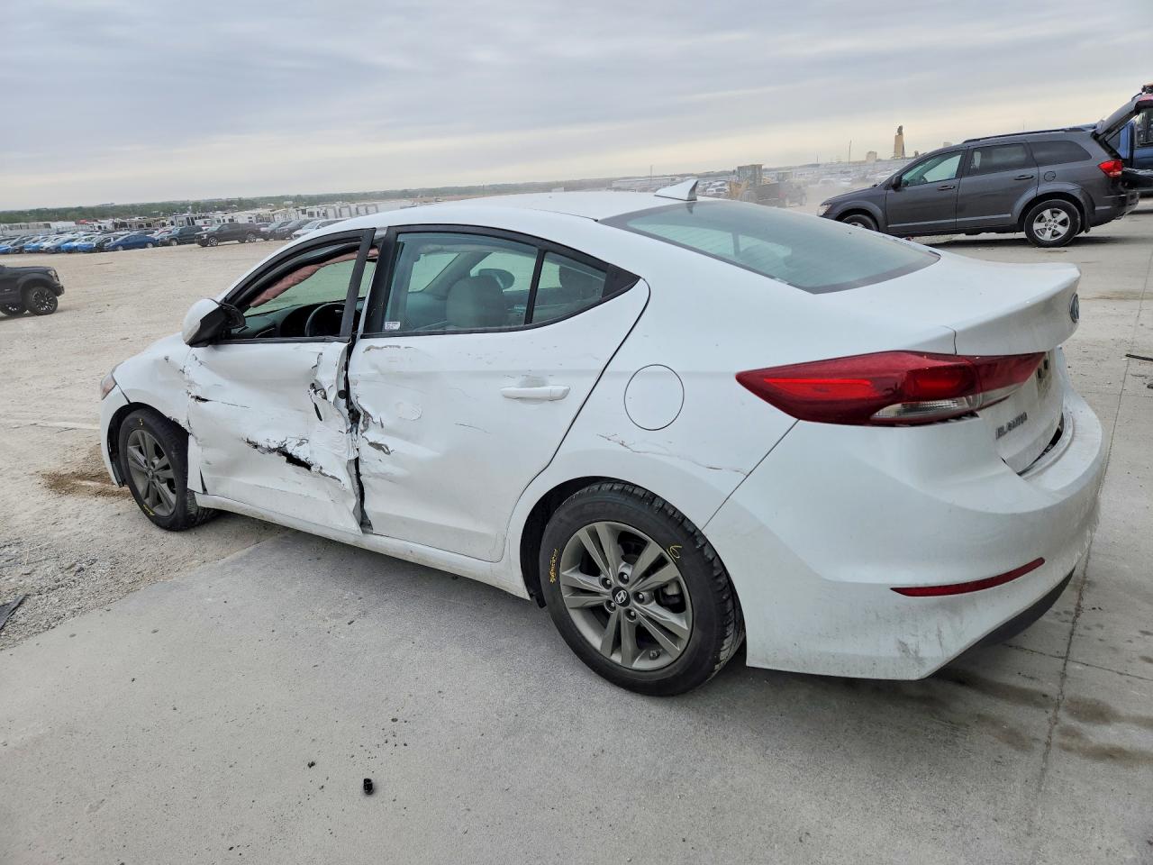Hyundai ELANTRA Value Edition