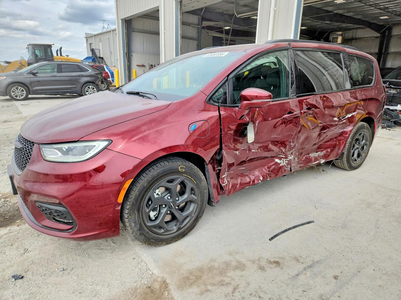 Salvage Chrysler Pacifica Image