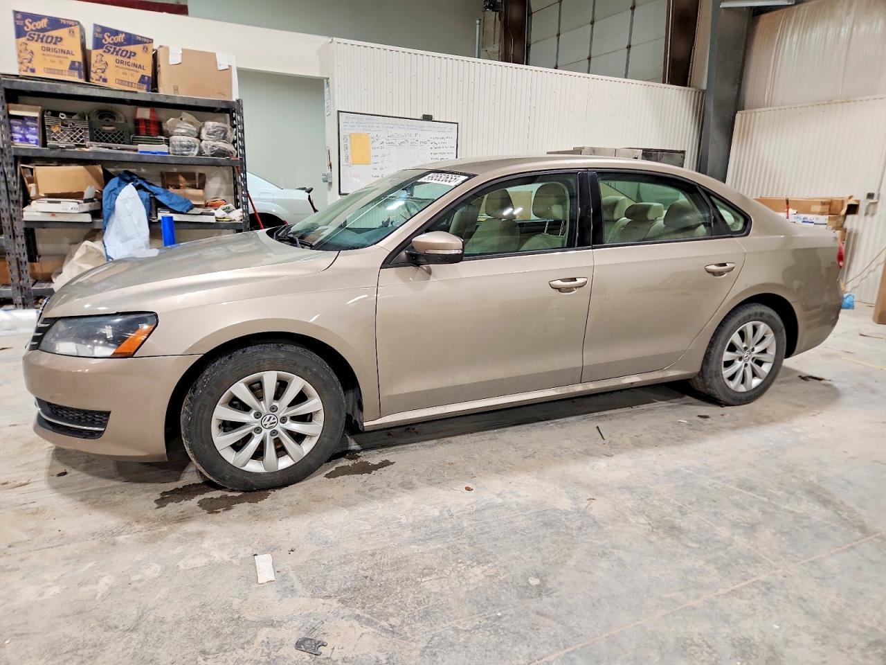 2015 Volkswagen Passat 1VWAT7A36FC******