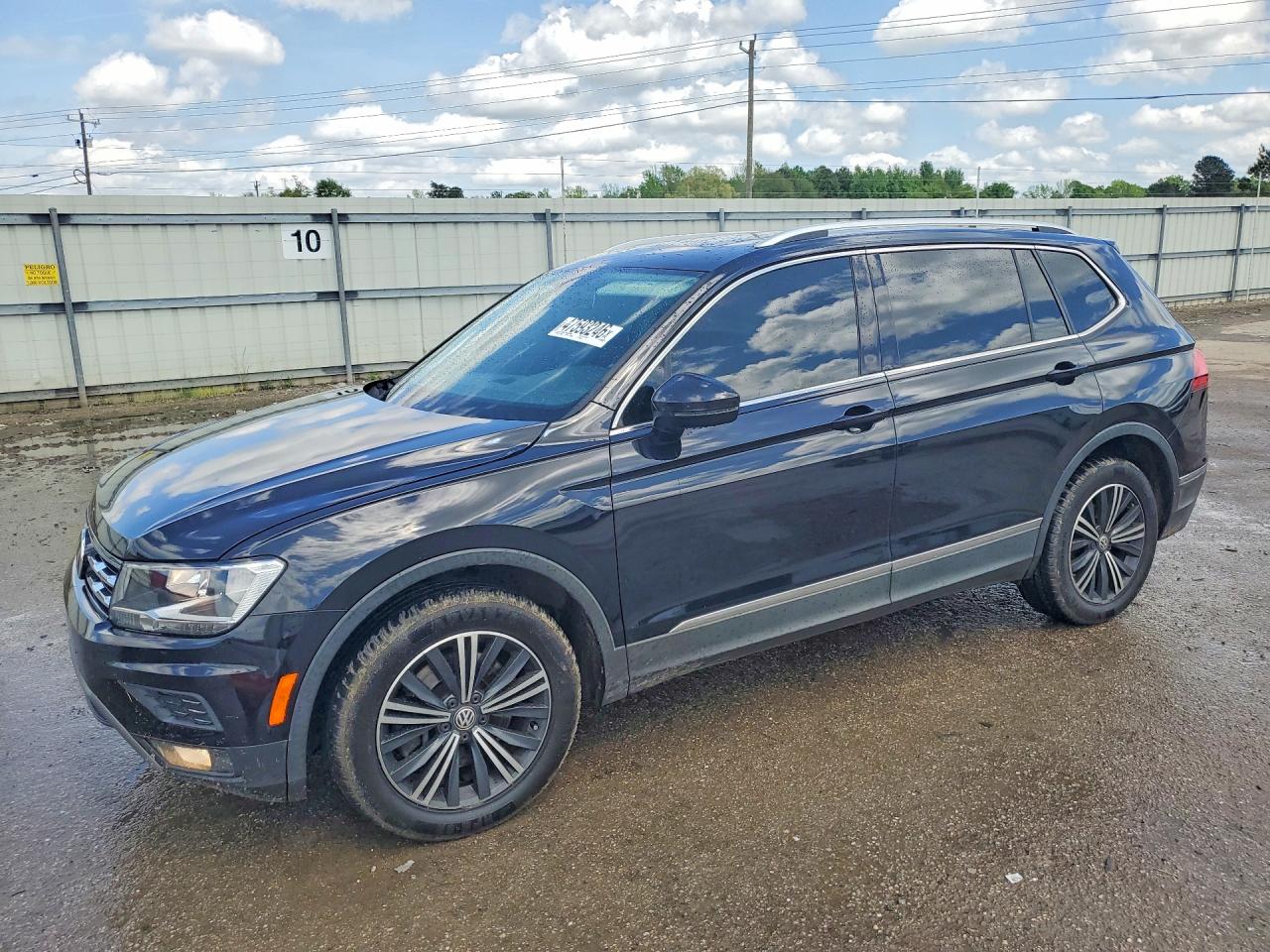 Salvage Volkswagen Tiguan Image
