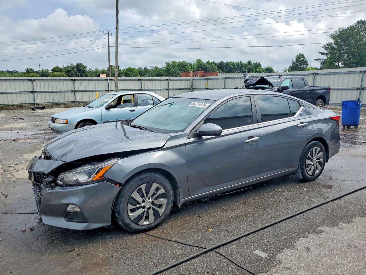 Salvage Nissan Altima Image