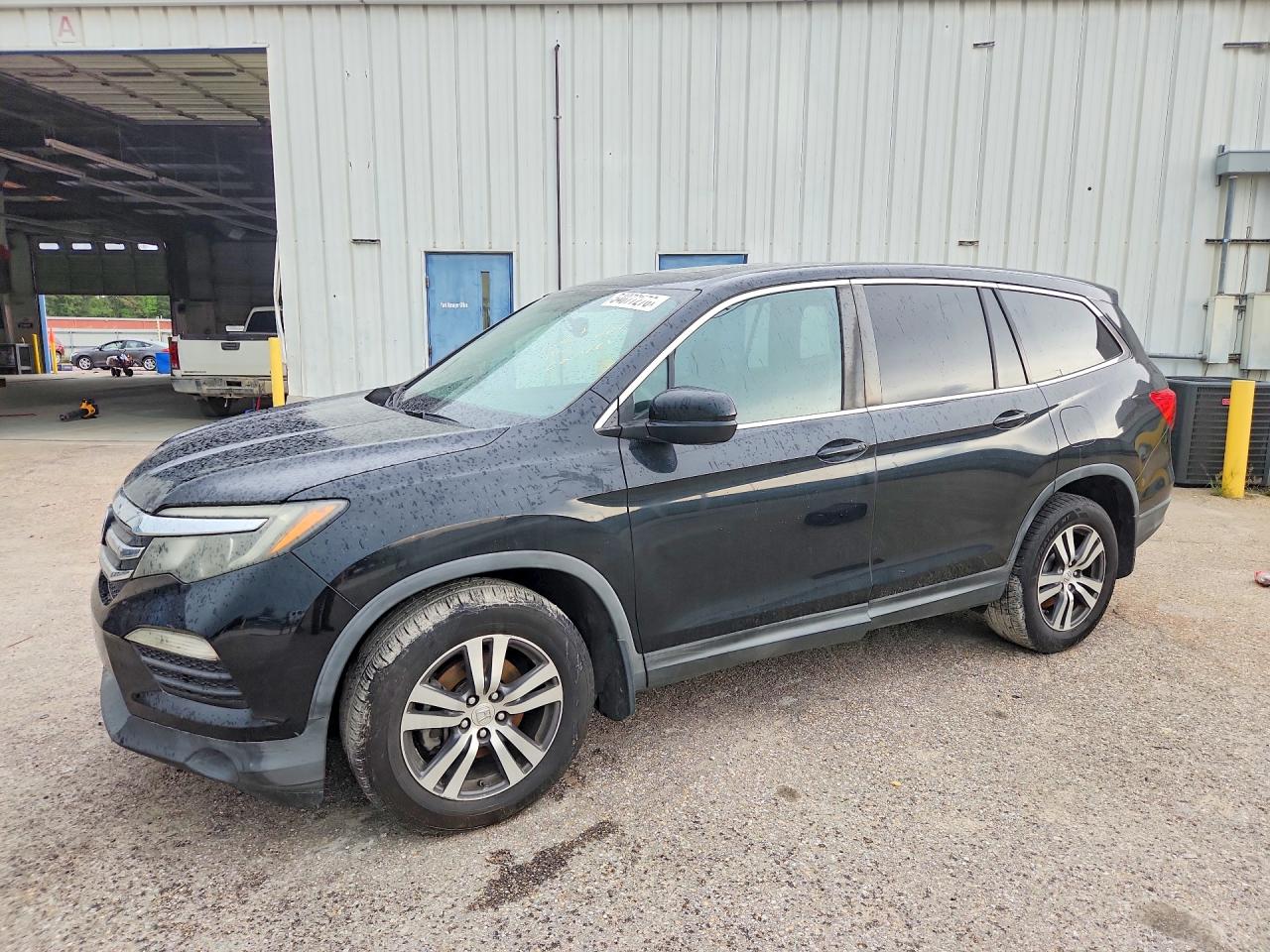 Salvage Honda Pilot Image