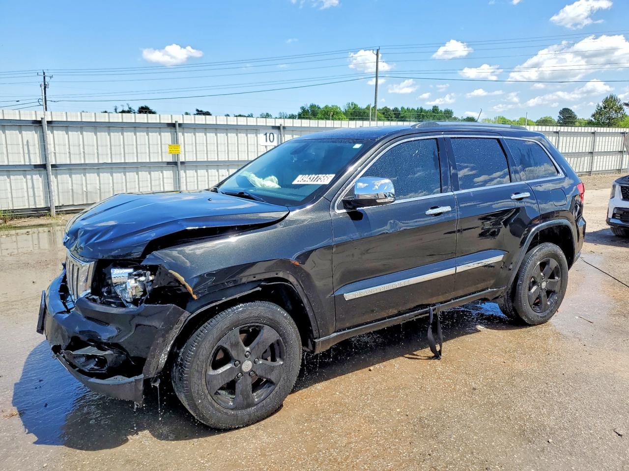 Salvage Jeep Cherokee Image