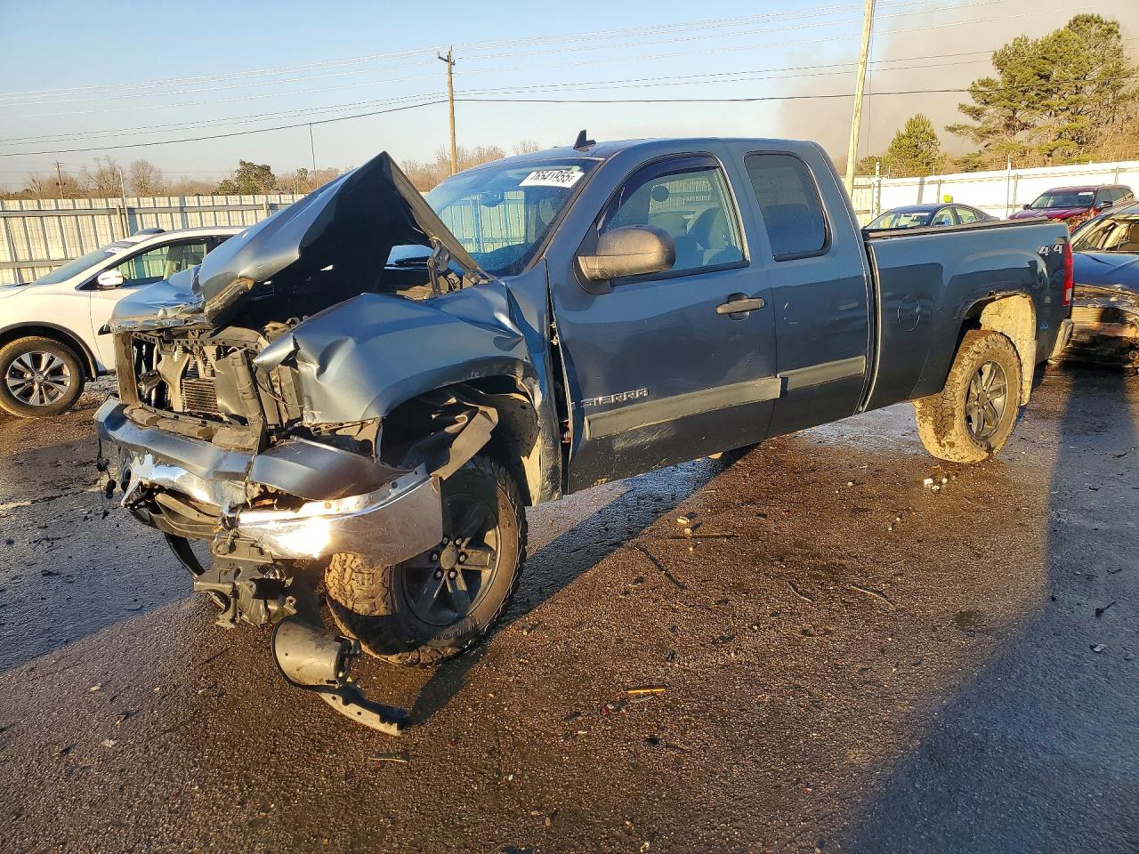 Salvage GMC Sierra Image