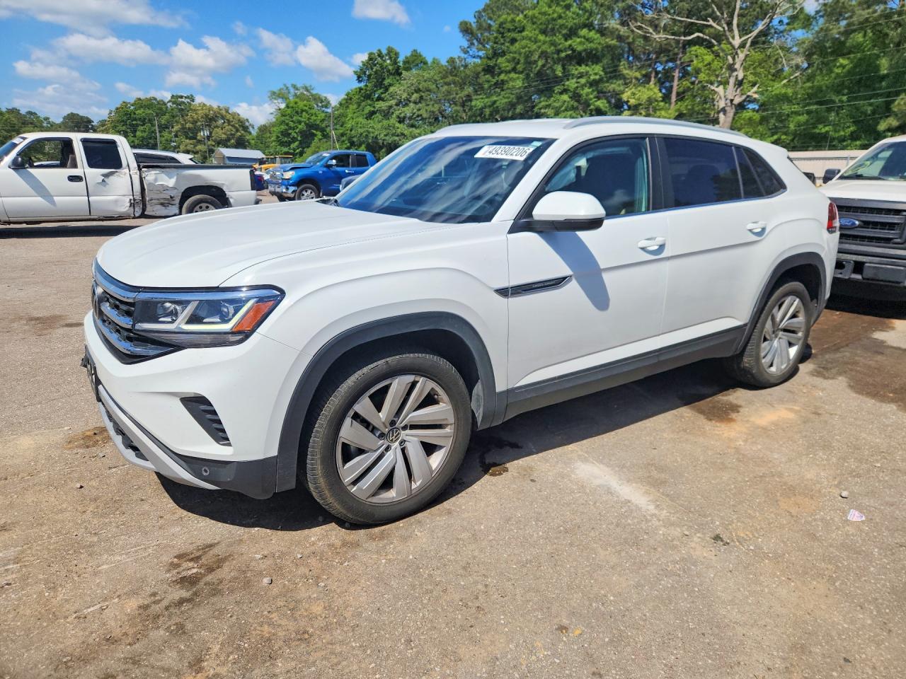 Salvage Volkswagen Atlas Image