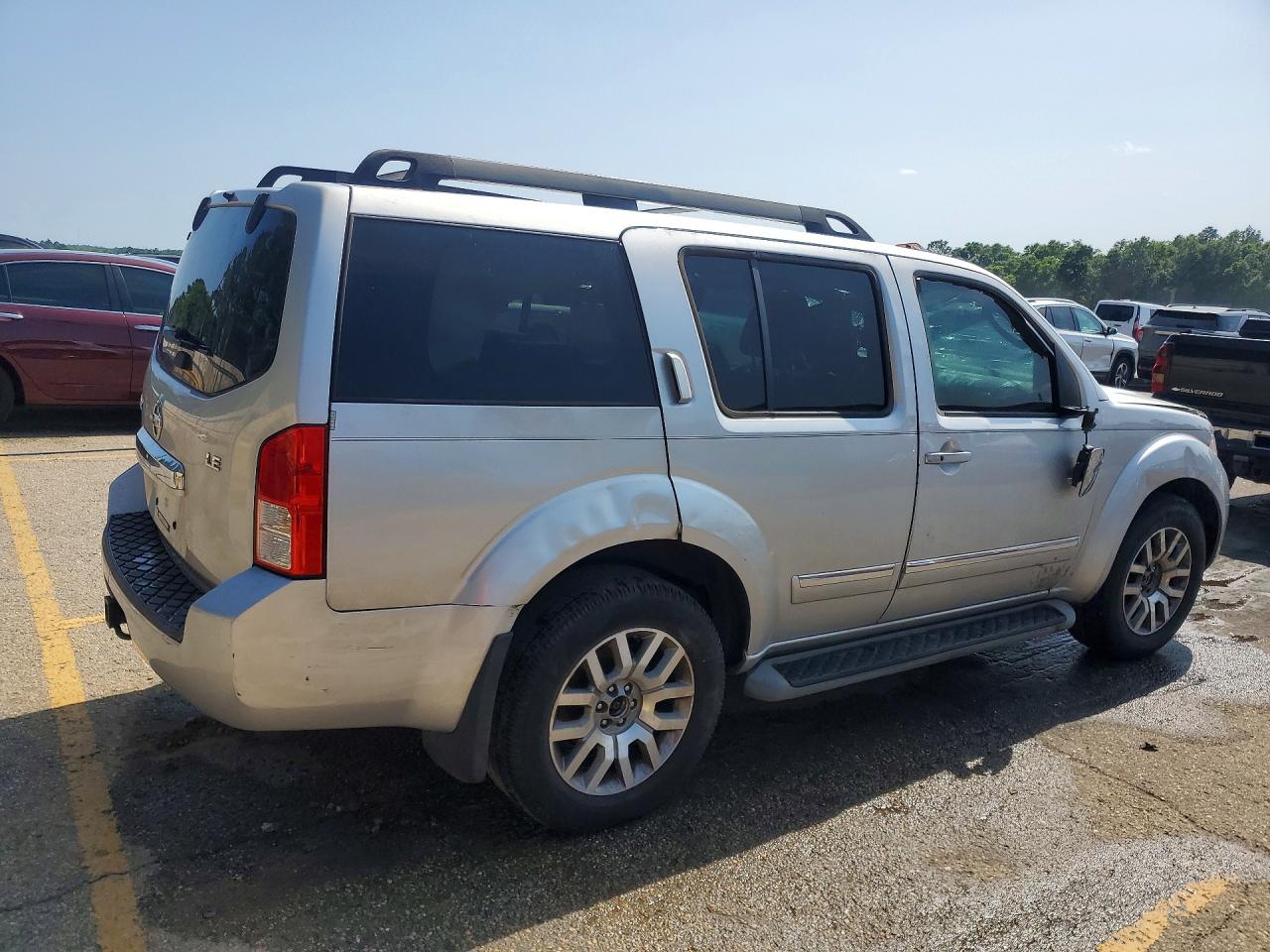 Nissan Pathfinder S