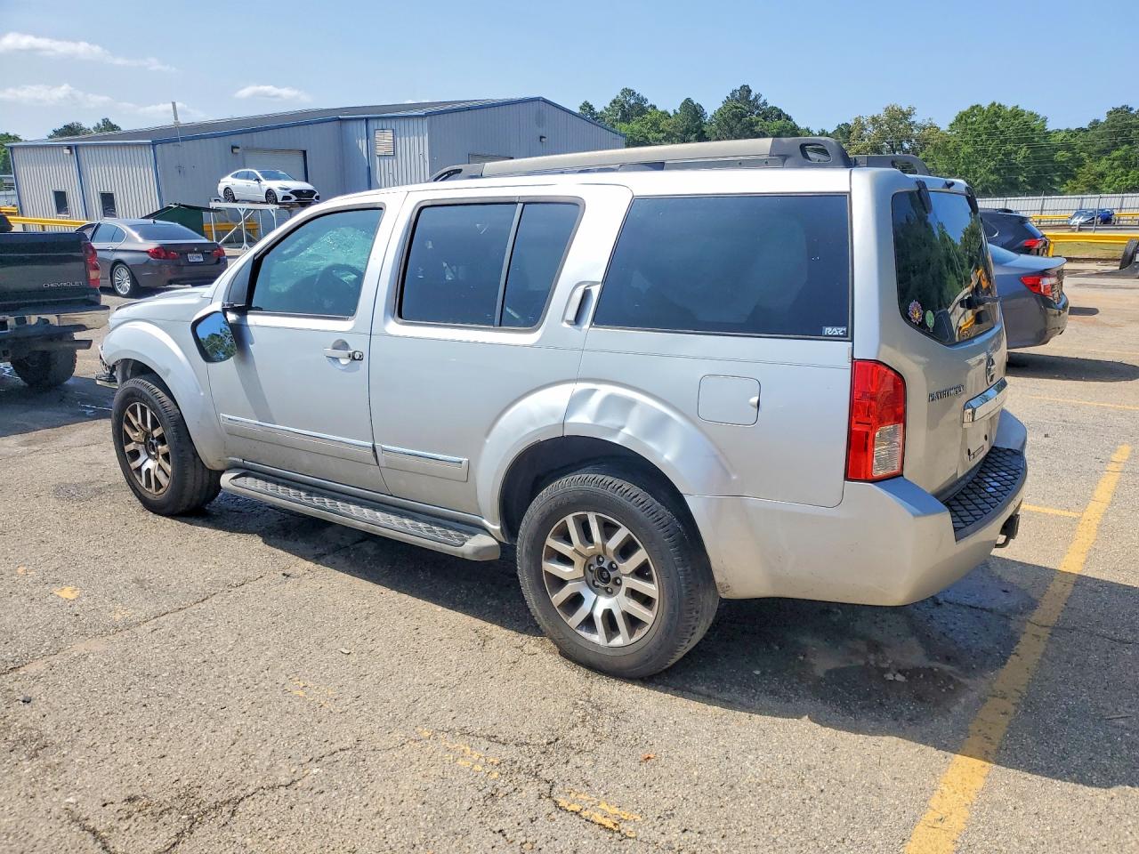 Nissan Pathfinder S