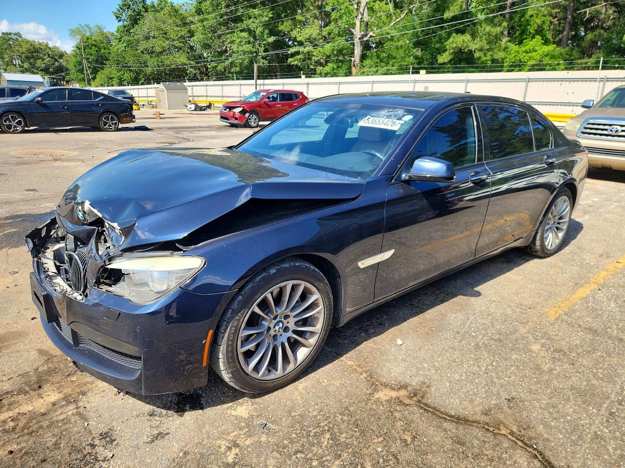 Salvage BMW 7 Series Image