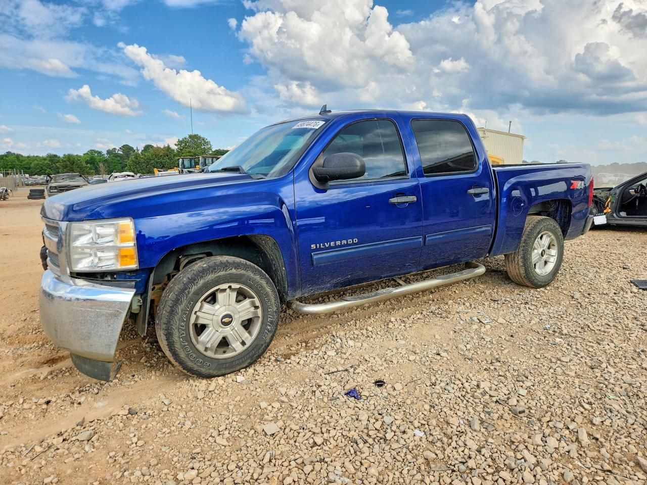 Salvage Chevrolet Silverado Image