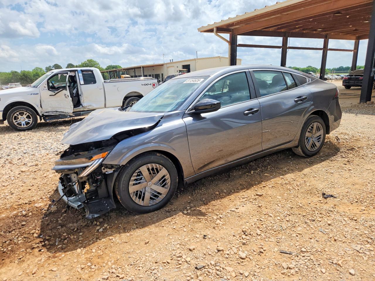 Salvage Nissan Sentra Image