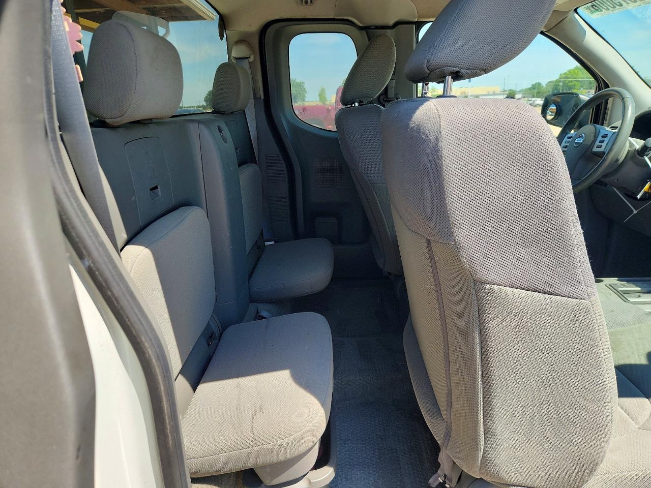 Nissan Frontier S