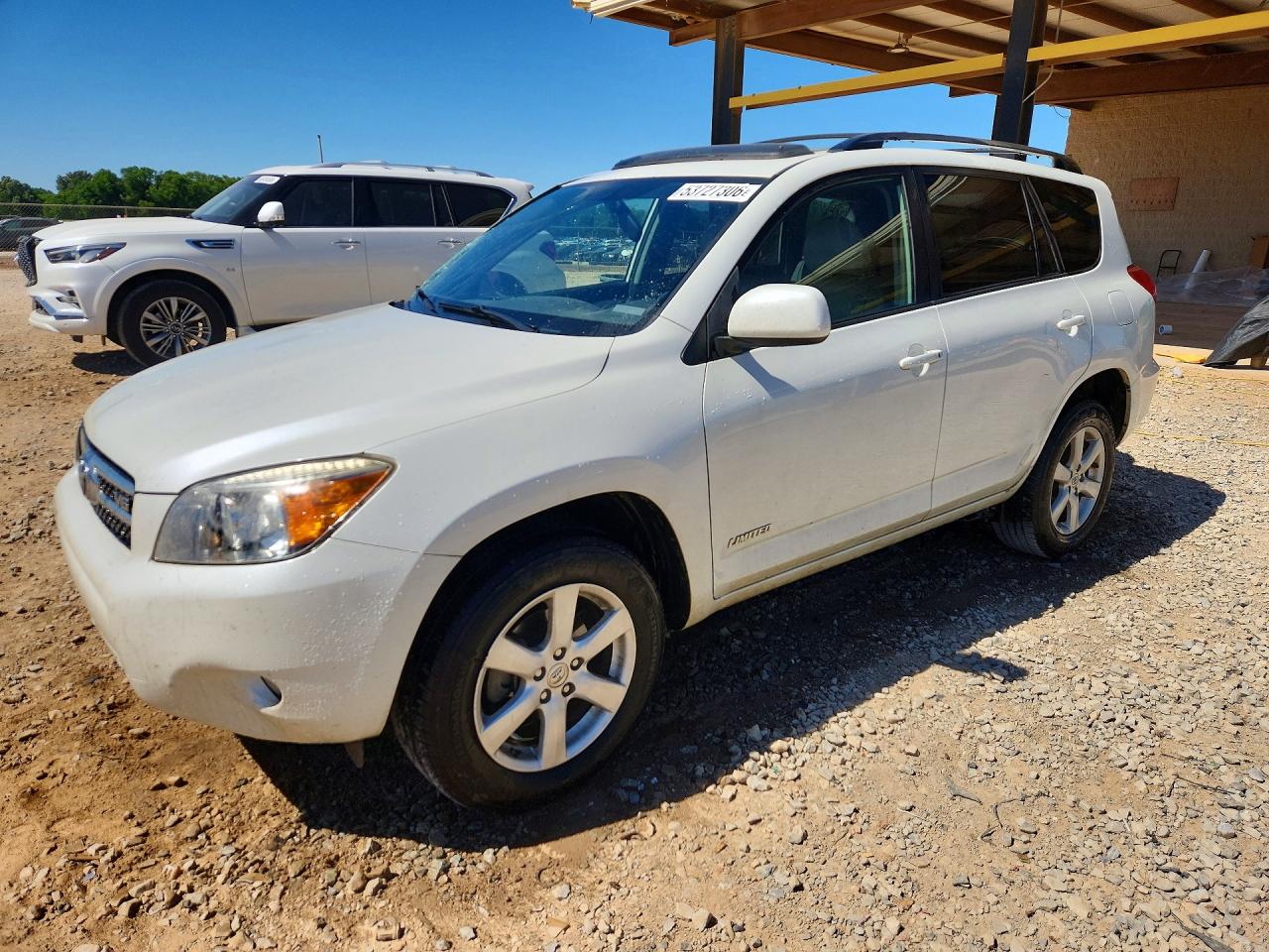 Salvage Toyota RAV4 Image