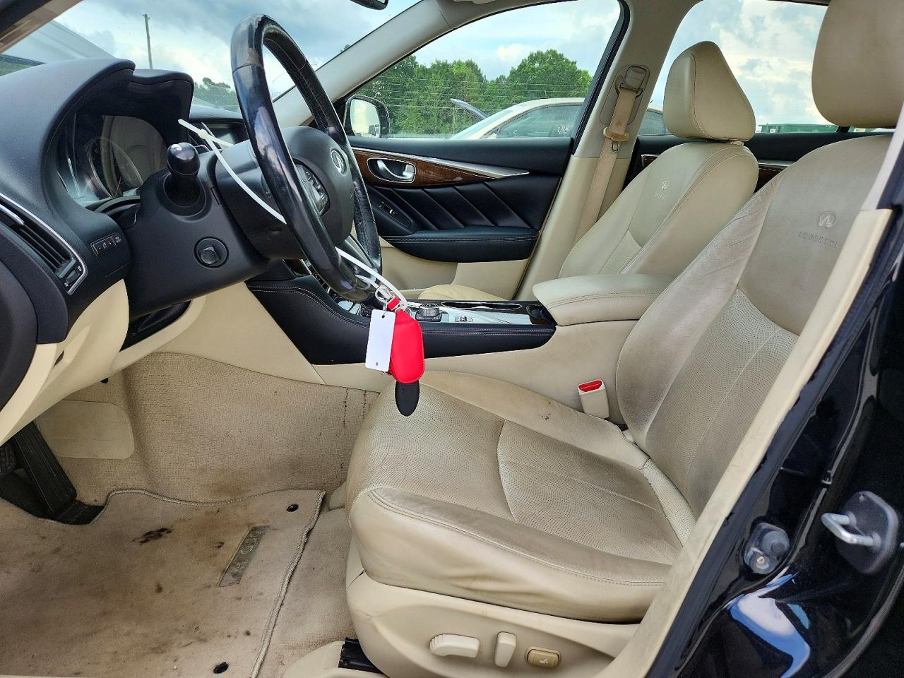 INFINITI Q50 Premium