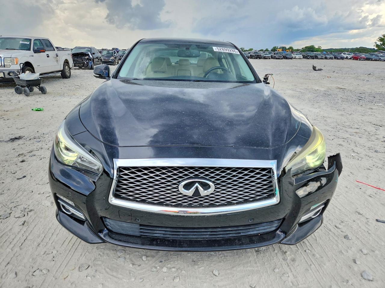 INFINITI Q50 Premium