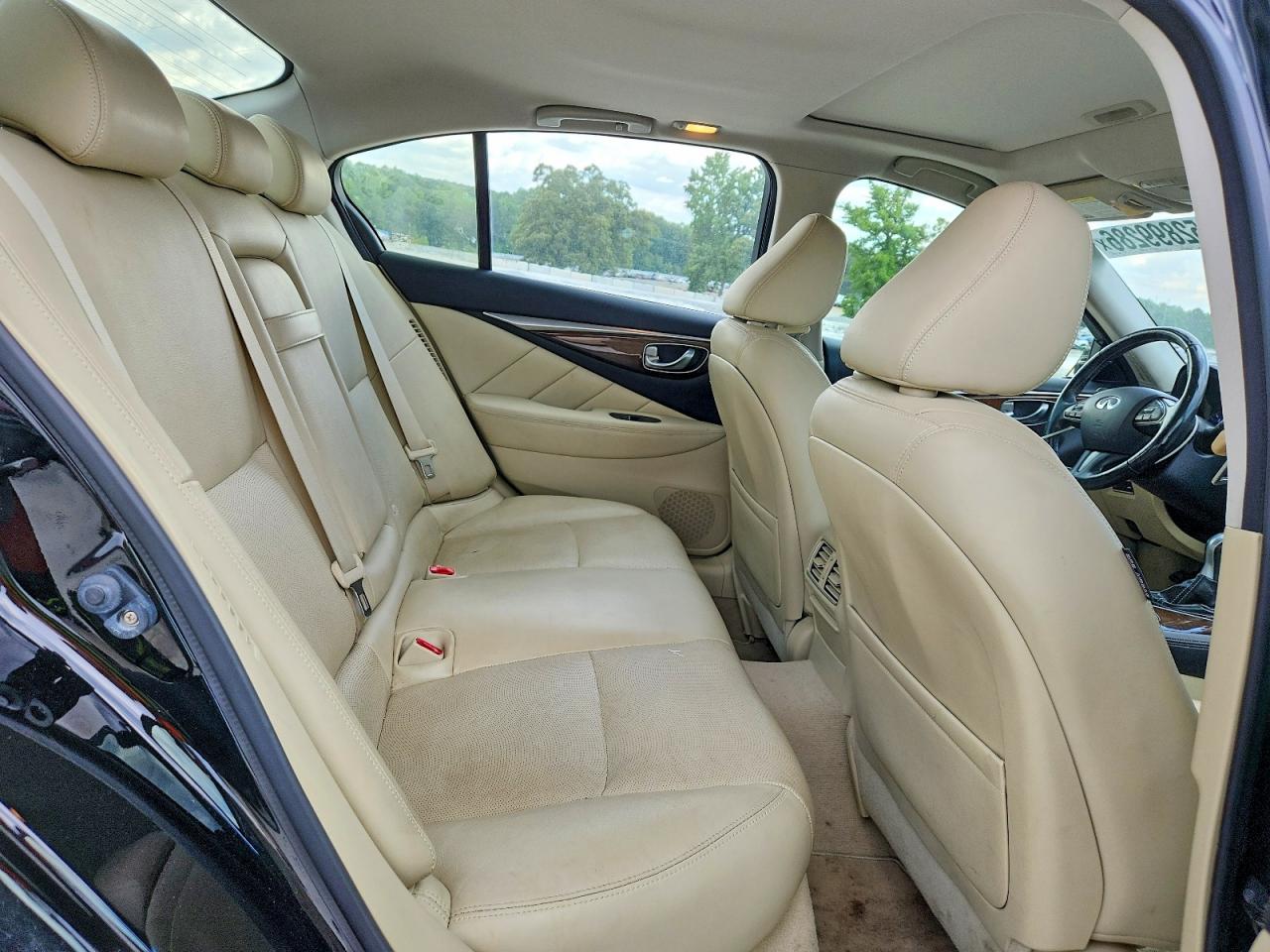 INFINITI Q50 Premium
