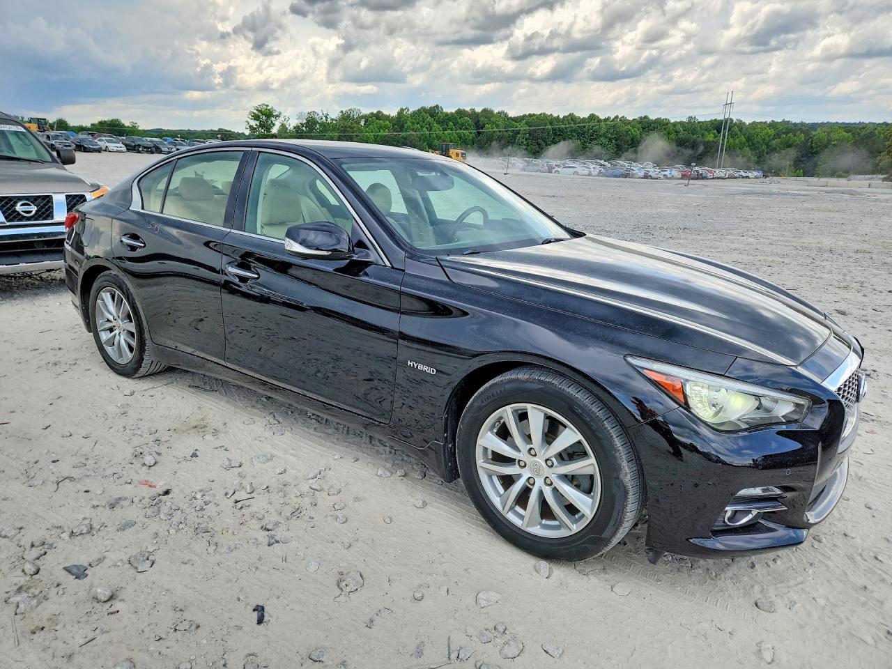 INFINITI Q50 Premium