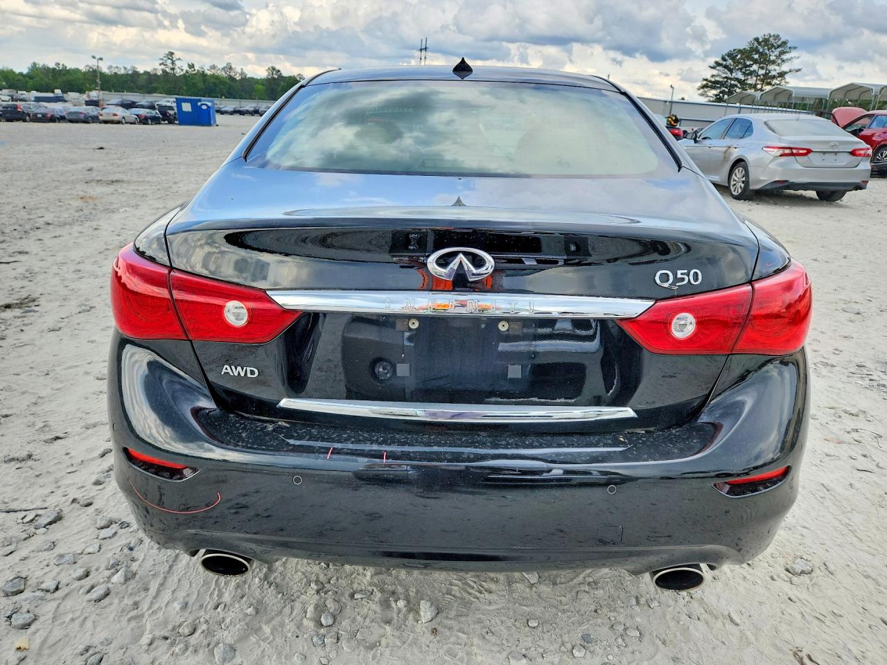 INFINITI Q50 Premium