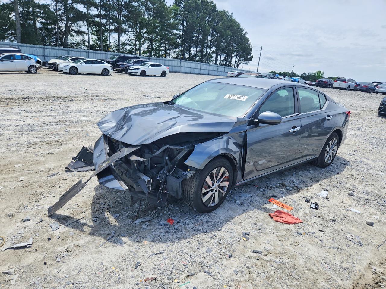 Salvage Nissan Altima Image