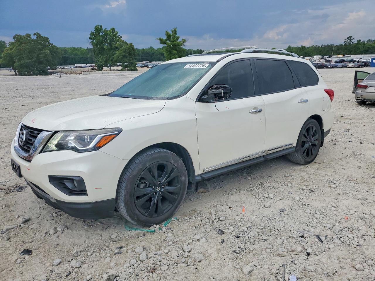 Salvage Nissan Pathfinder Image