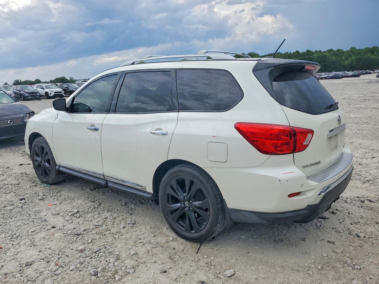 Nissan Pathfinder Platinum
