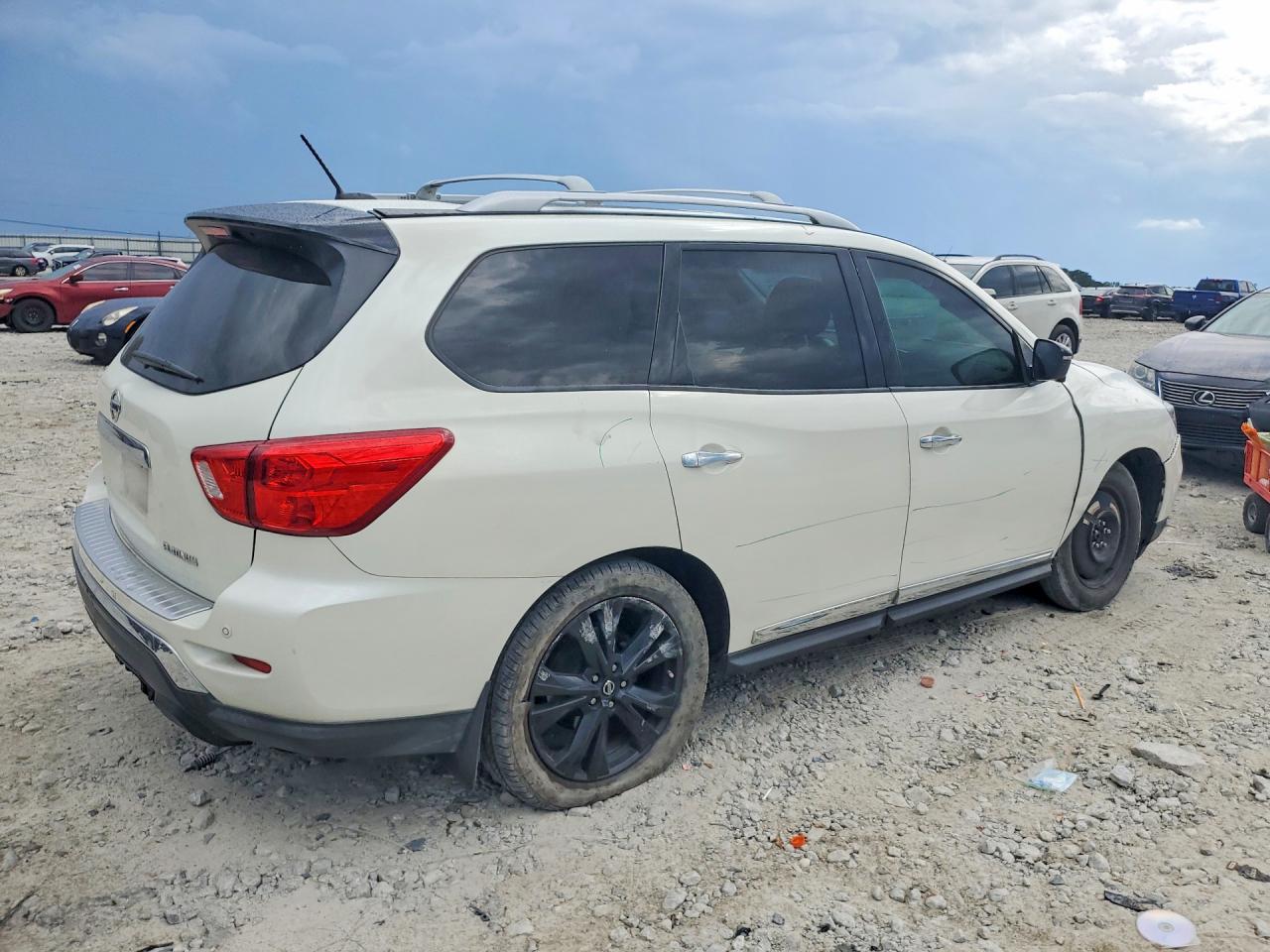 Nissan Pathfinder Platinum