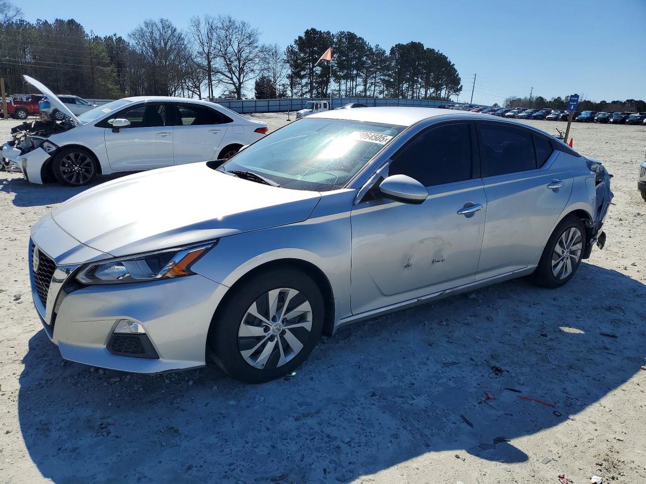 Salvage Nissan Altima Image