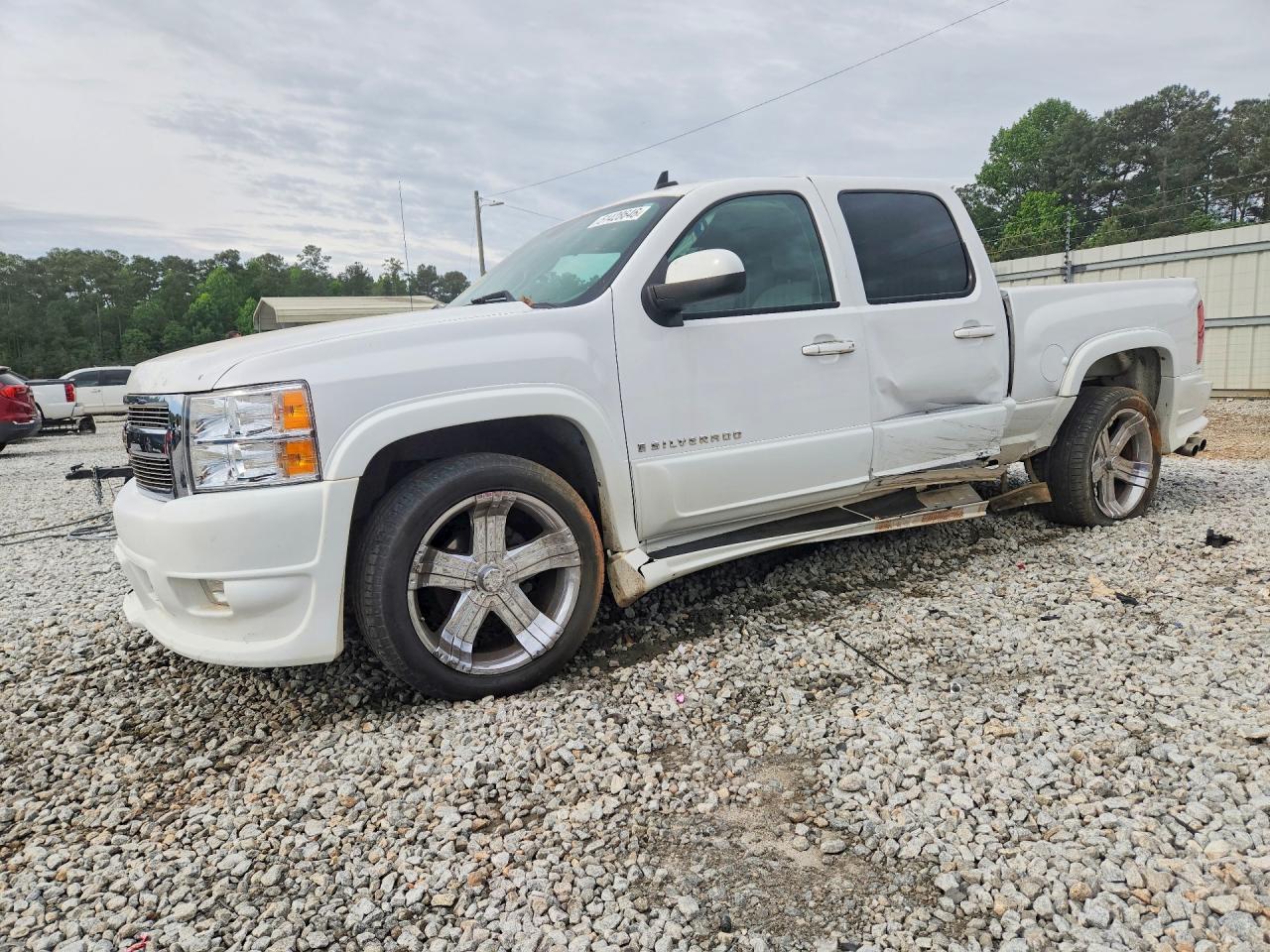 Salvage Chevrolet Silverado Image