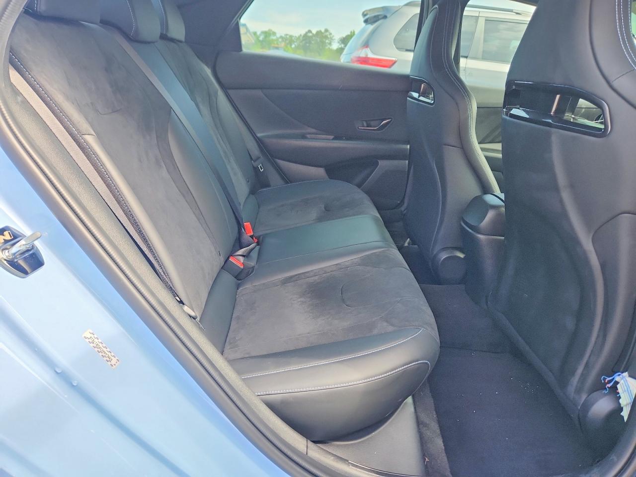 Hyundai ELANTRA Base