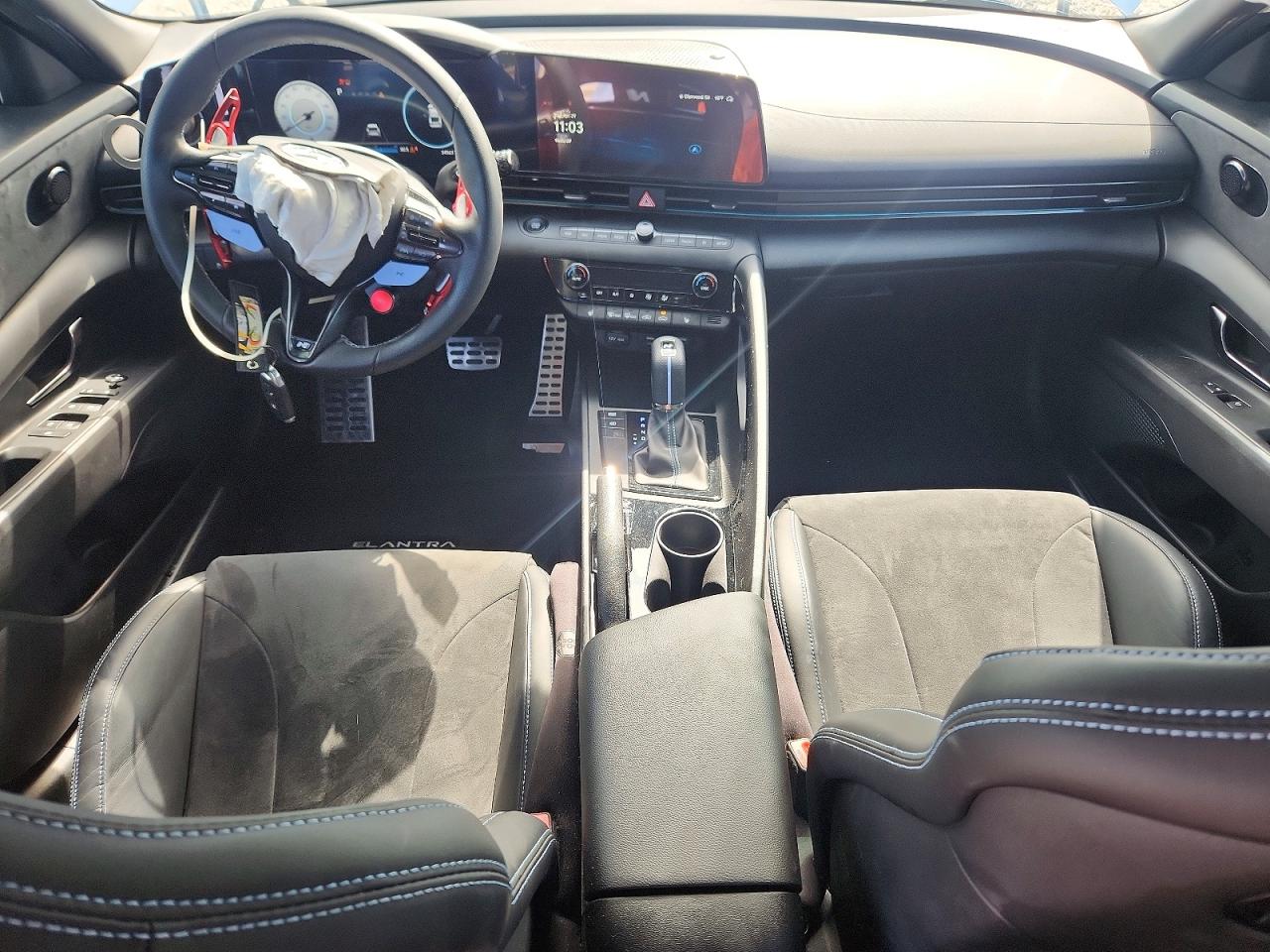 Hyundai ELANTRA Base