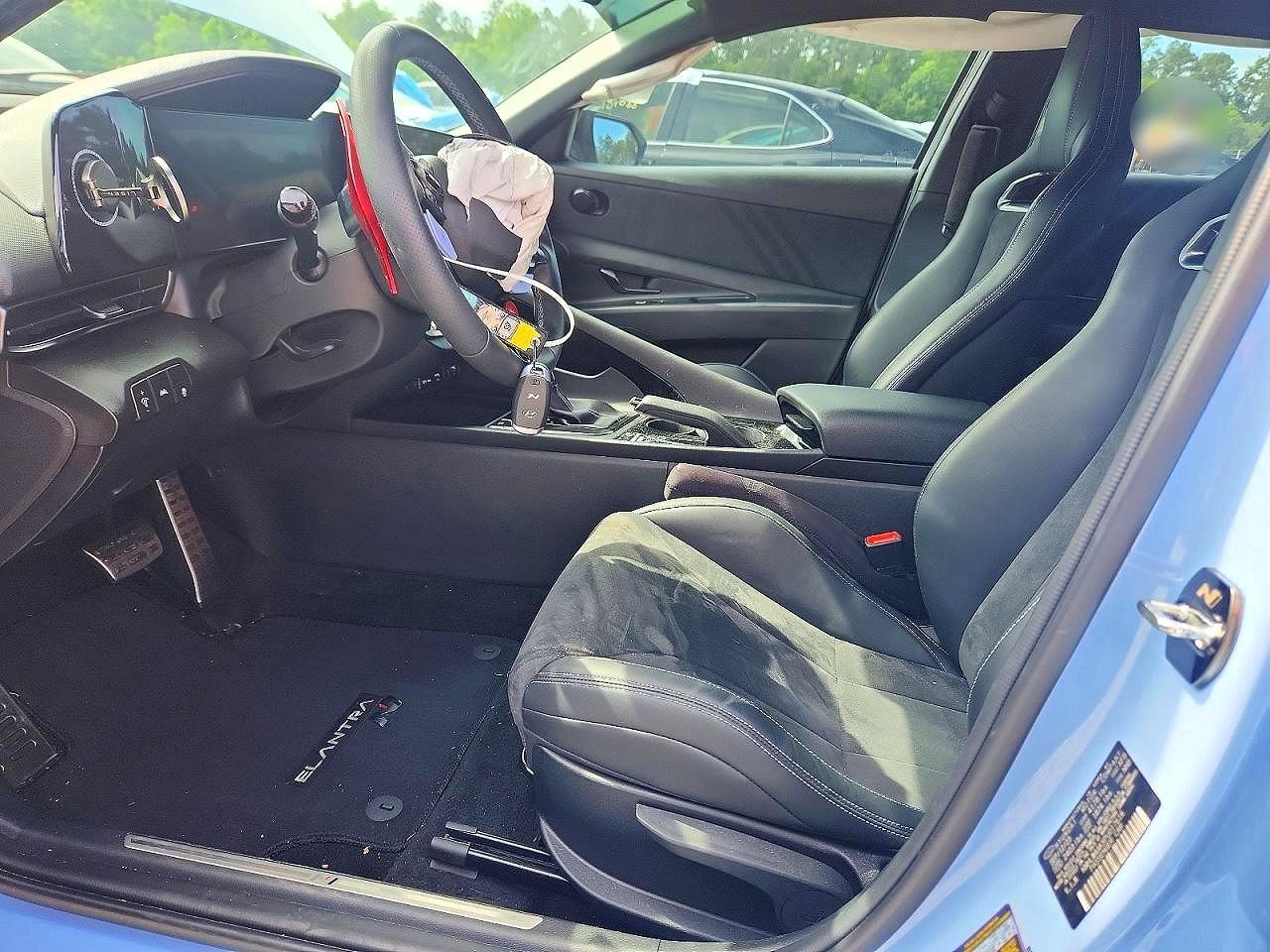 Hyundai ELANTRA Base