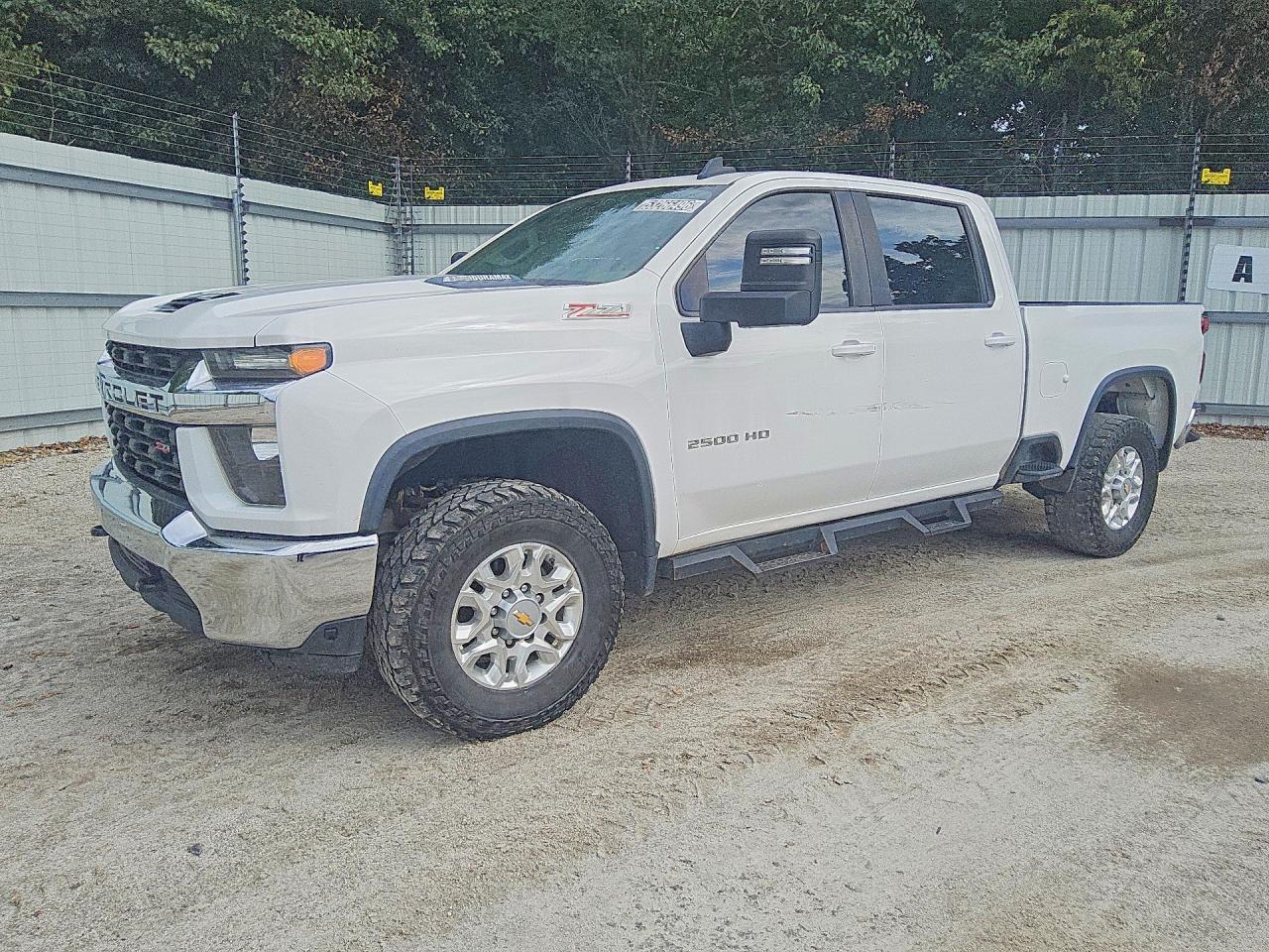 Salvage Chevrolet Silverado Image