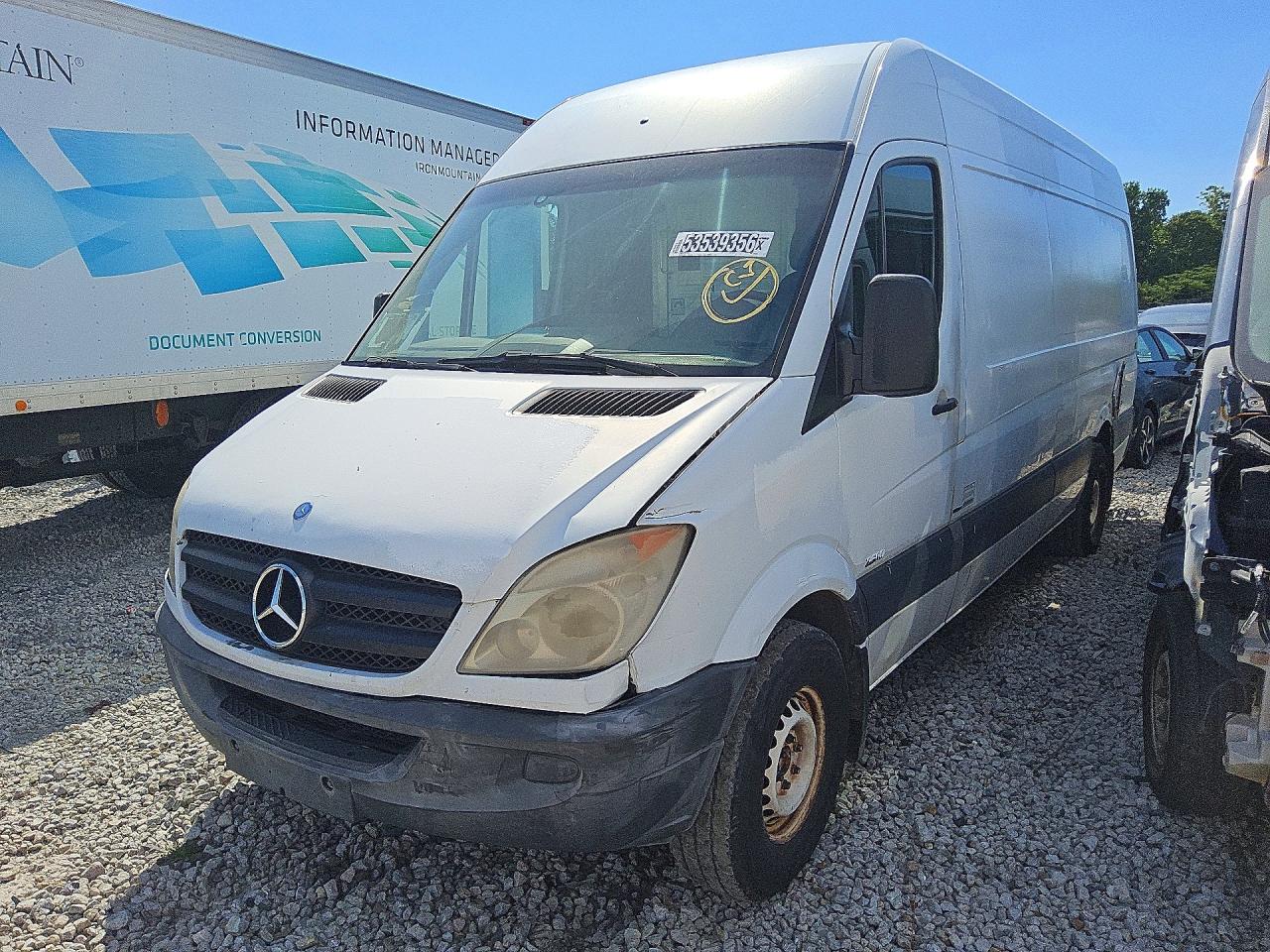 Salvage Mercedes-Benz Sprinter Image