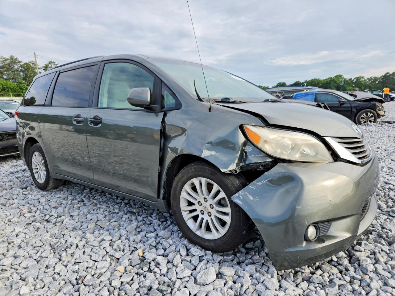 Toyota Sienna Xle 8-passenger