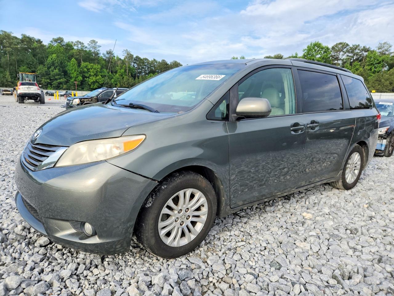 Salvage Toyota Sienna Image