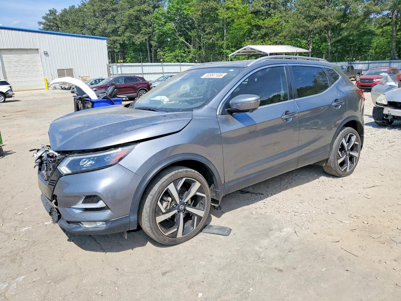 Salvage Nissan Rogue Image