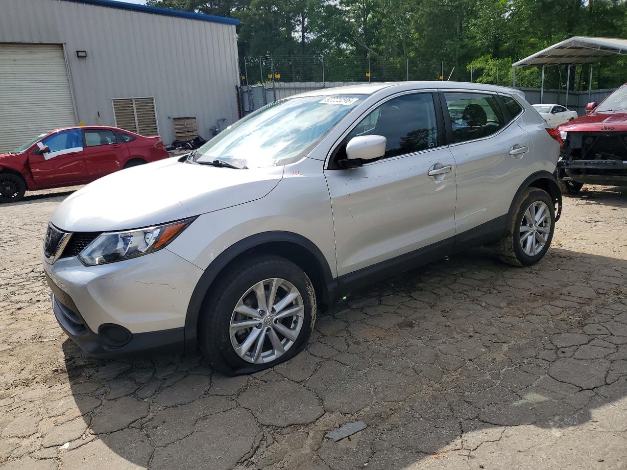 Salvage Nissan Rogue Image