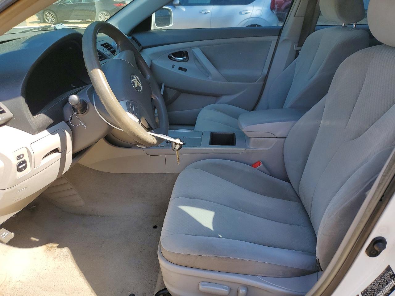 Toyota Camry Le V6