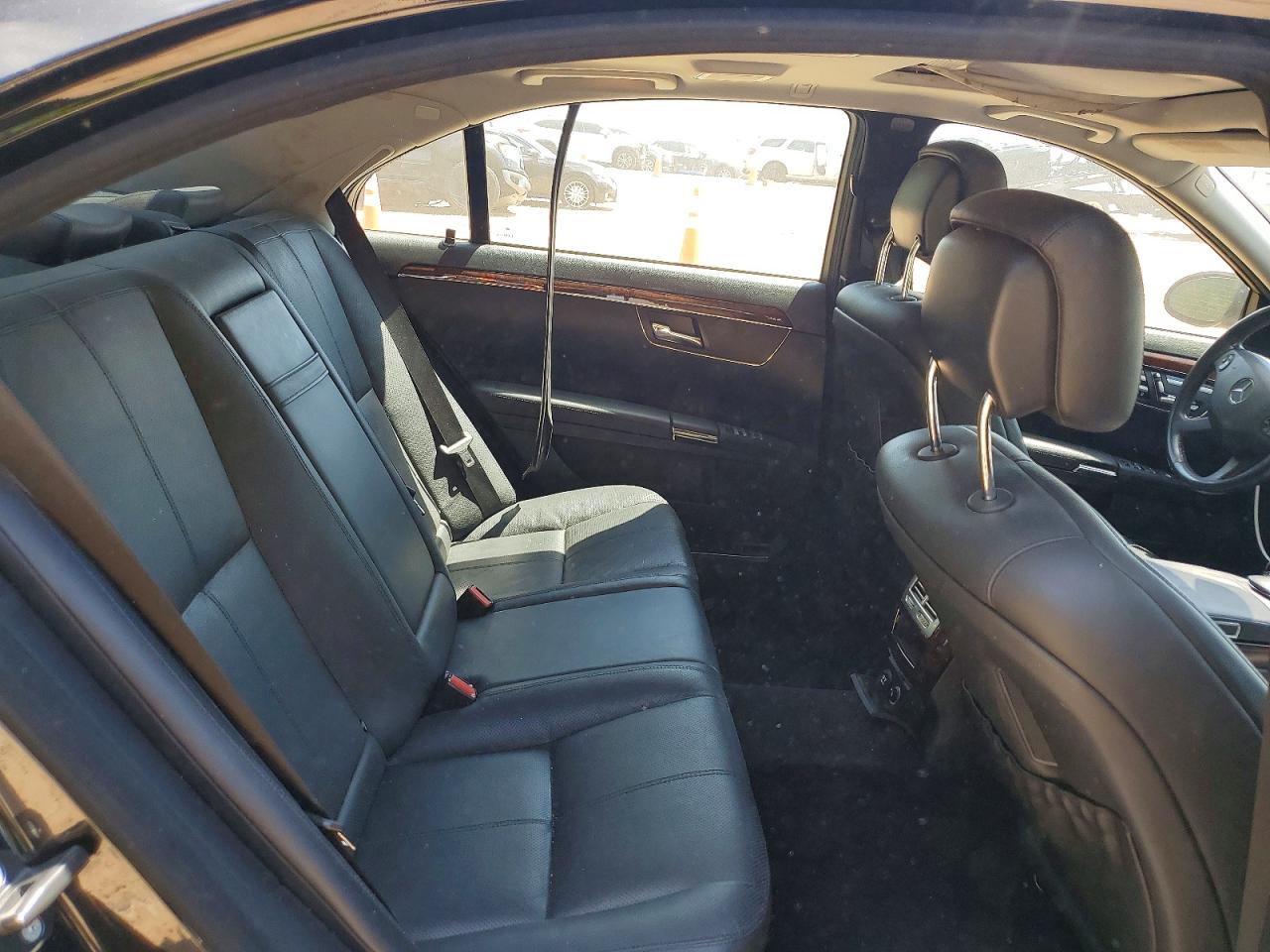 Mercedes-Benz S-Class 550
