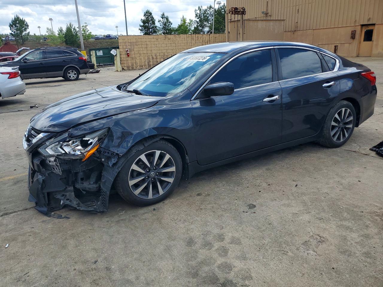 Salvage Nissan Altima Image