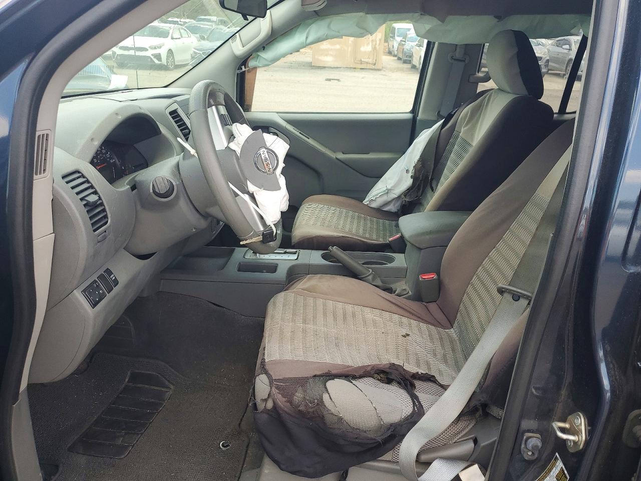 Nissan Frontier Sv