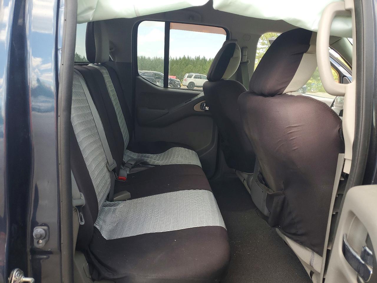 Nissan Frontier Sv